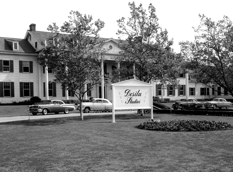 Culver City 1958 Desilu Administration Bldg. wm.jpg